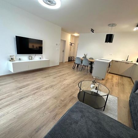 2 Room Apartment, New Building, Balcony, 208 Rovinka Bagian luar foto