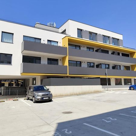 2 Room Apartment, New Building, Balcony, 208 Rovinka Bagian luar foto