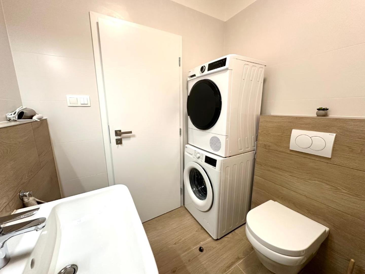 2 Room Apartment, New Building, Balcony, 208 Rovinka Bagian luar foto