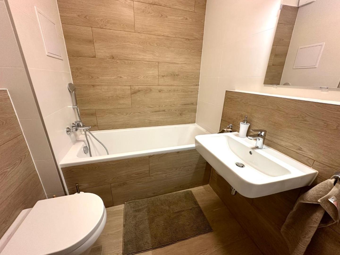 2 Room Apartment, New Building, Balcony, 208 Rovinka Bagian luar foto