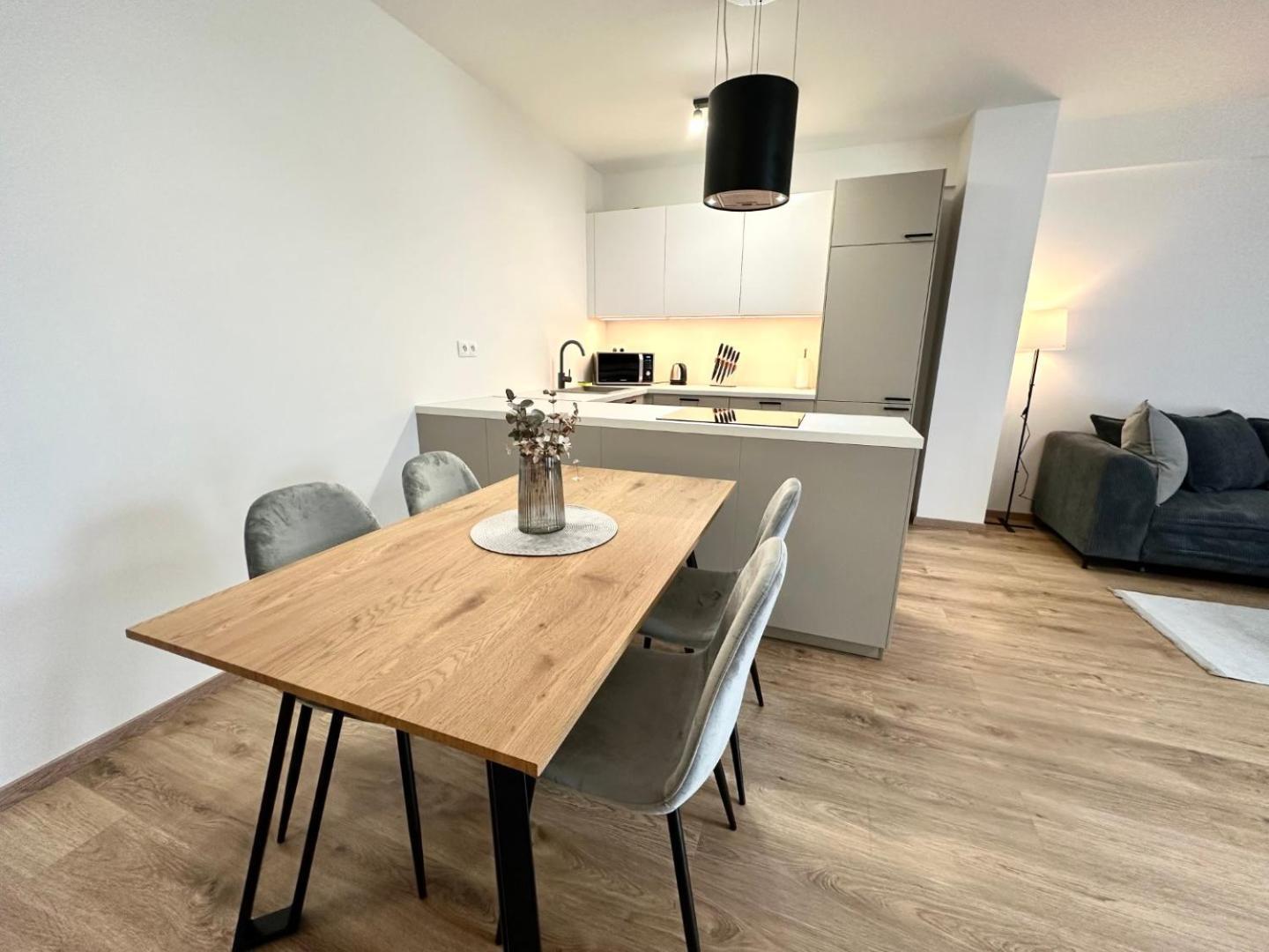 2 Room Apartment, New Building, Balcony, 208 Rovinka Bagian luar foto