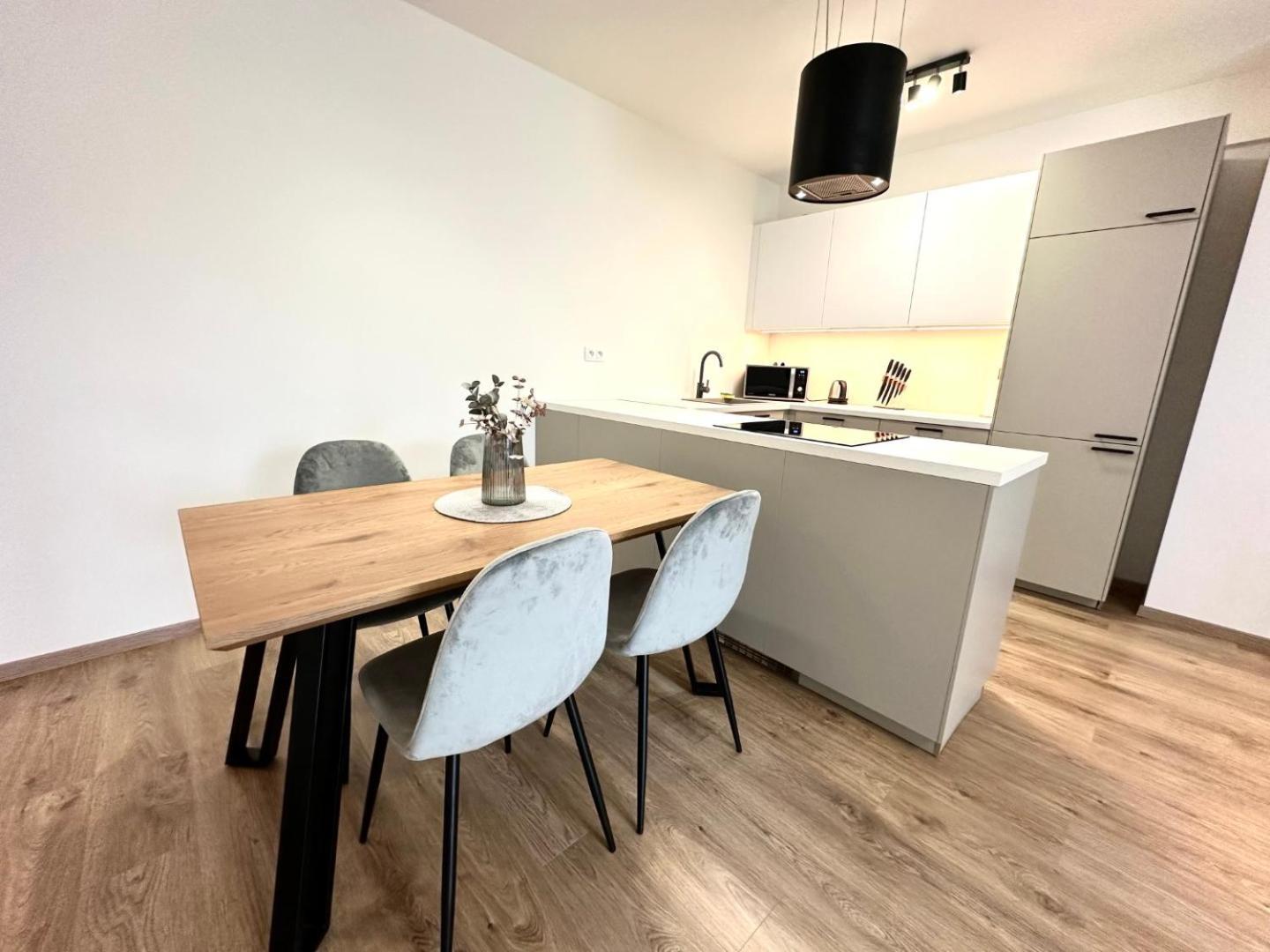 2 Room Apartment, New Building, Balcony, 208 Rovinka Bagian luar foto