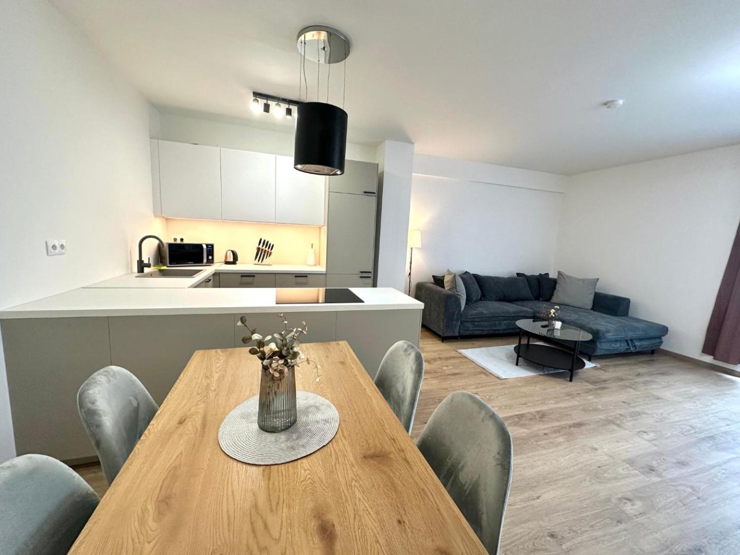 2 Room Apartment, New Building, Balcony, 208 Rovinka Bagian luar foto