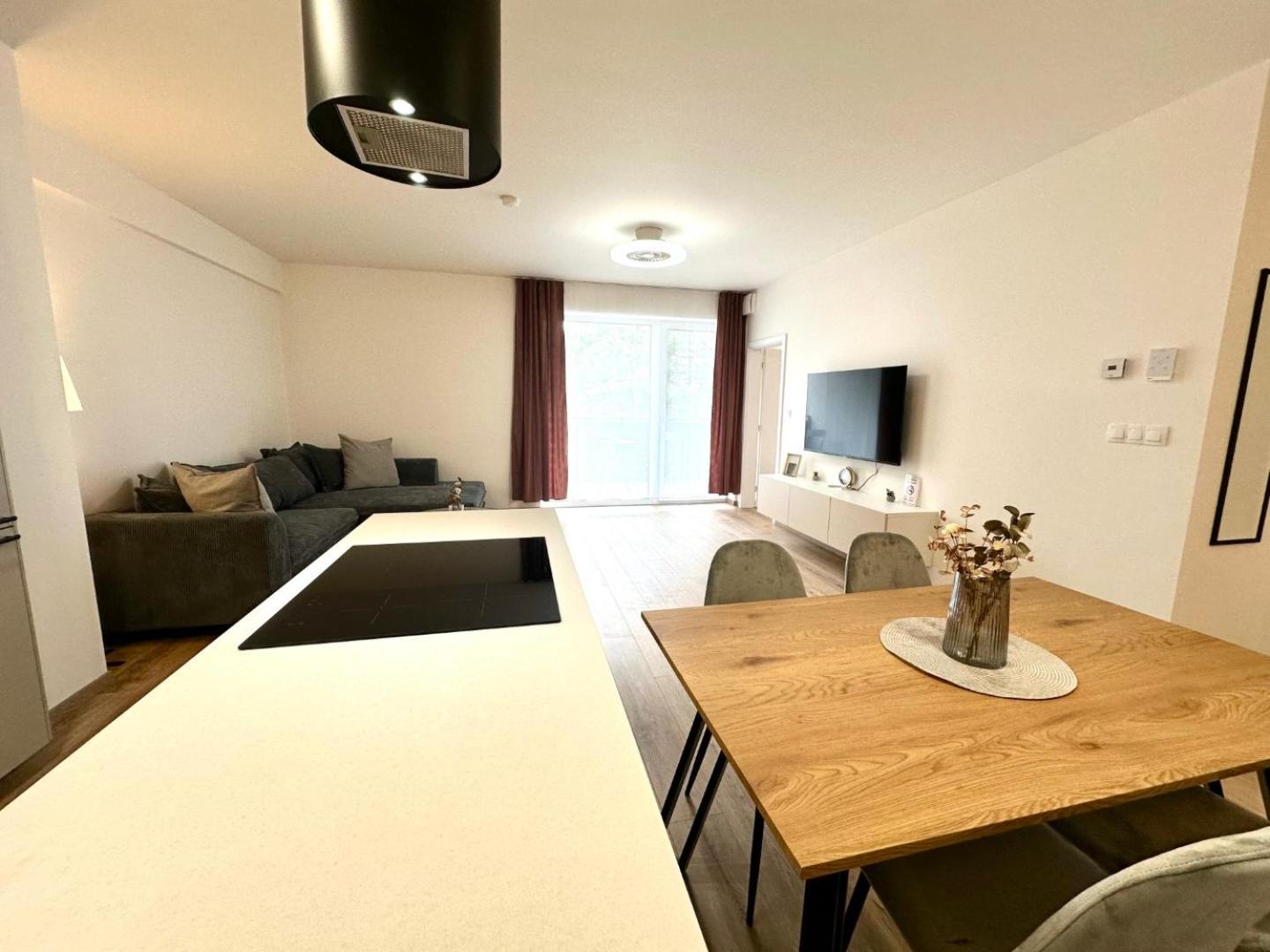 2 Room Apartment, New Building, Balcony, 208 Rovinka Bagian luar foto