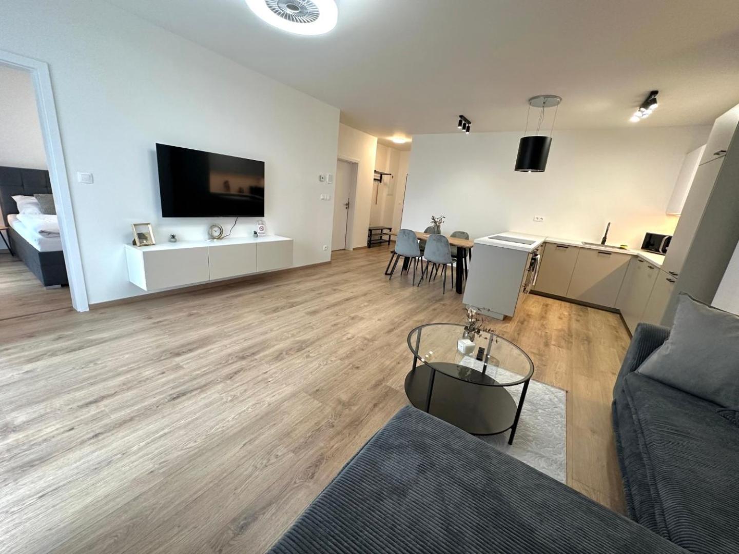 2 Room Apartment, New Building, Balcony, 208 Rovinka Bagian luar foto