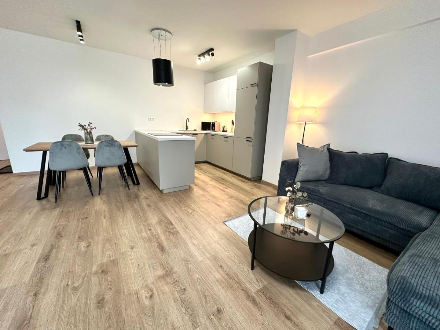 2 Room Apartment, New Building, Balcony, 208 Rovinka Bagian luar foto
